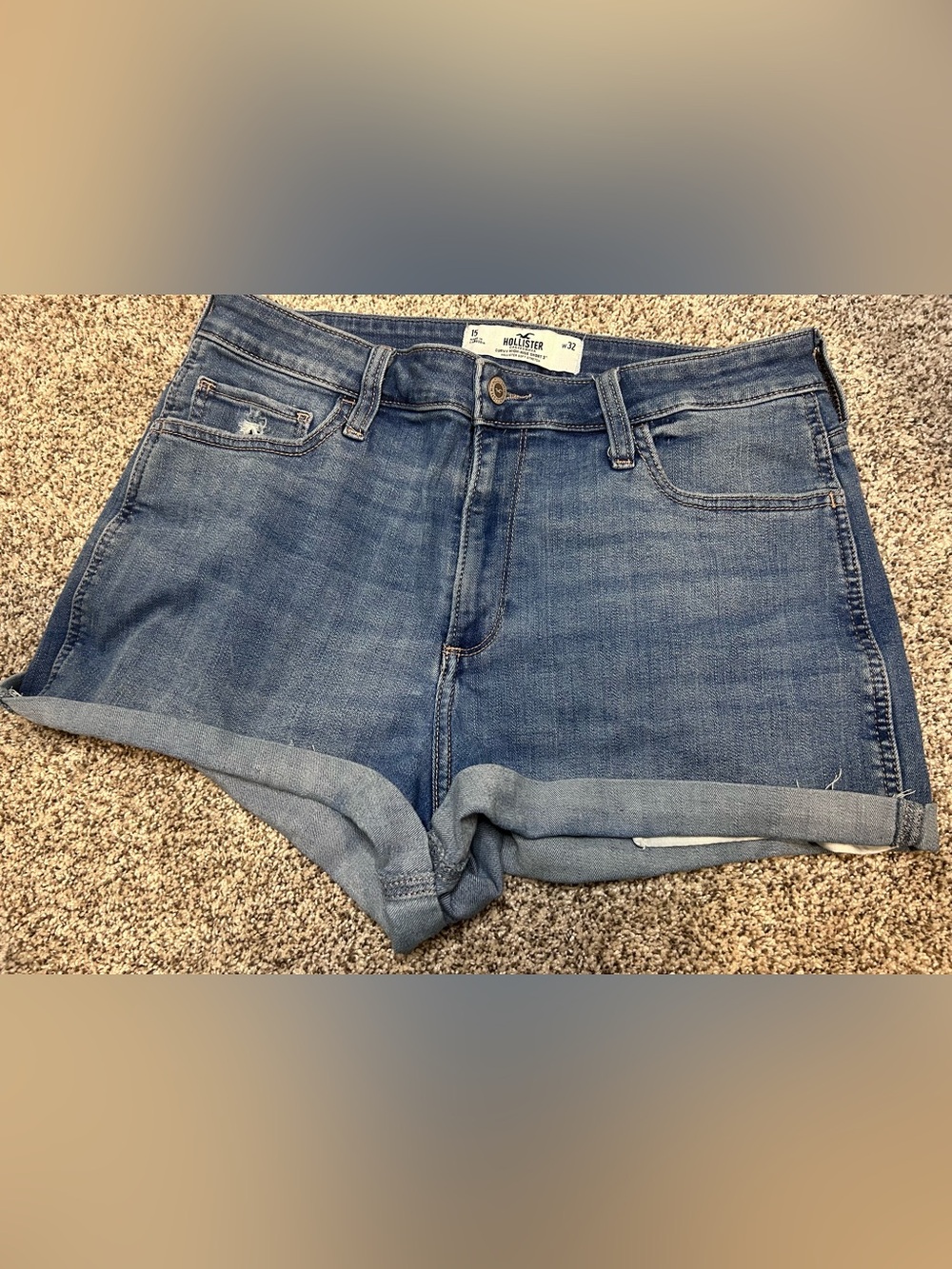 Hollister High-Rise Curvy 3" shorts Size 15/32